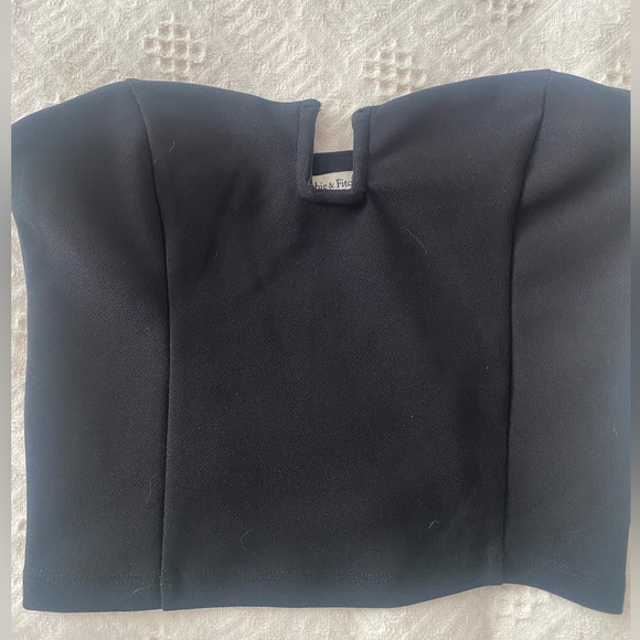 Abercrombie & Fitch - Picture 2 of 3